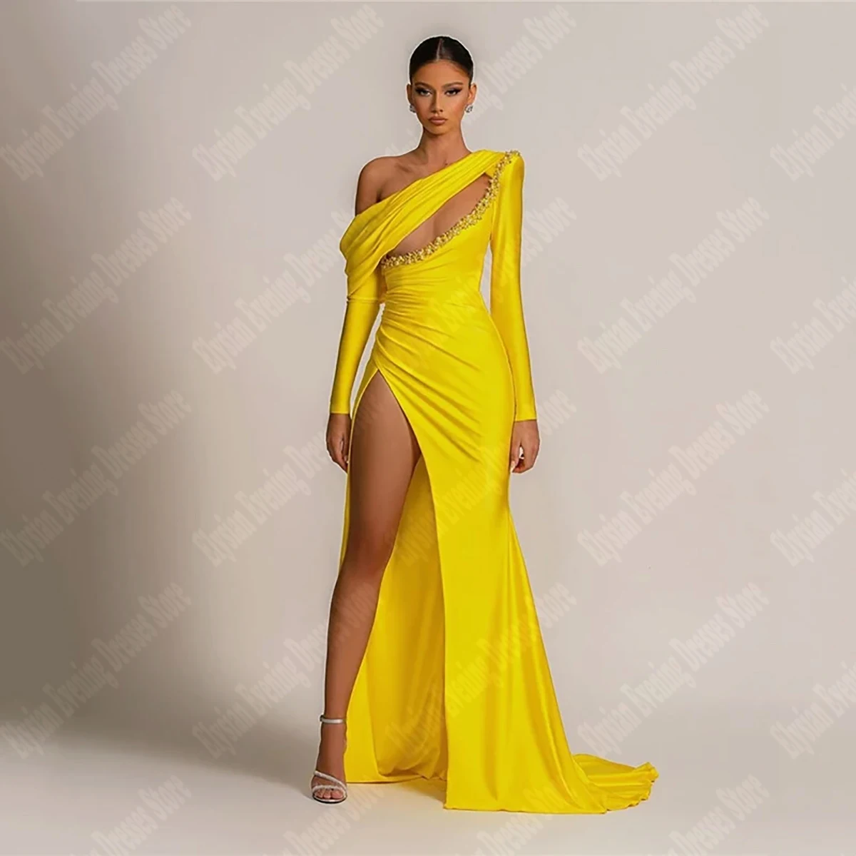 Robes à paillettes simples pour les occasions formelles, robe de sirène, col oblique, fente haute, jaune doré vif, sexy, fête éducative