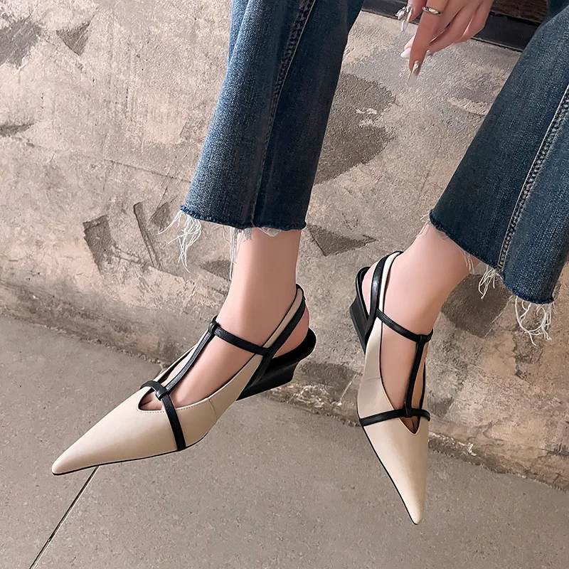 صنادل صيفية من جلد البقر موديل 2025 بمقدمة مدببة وألوان مختلطة وكعب متوسط صنادل حديثة مقاس كبير