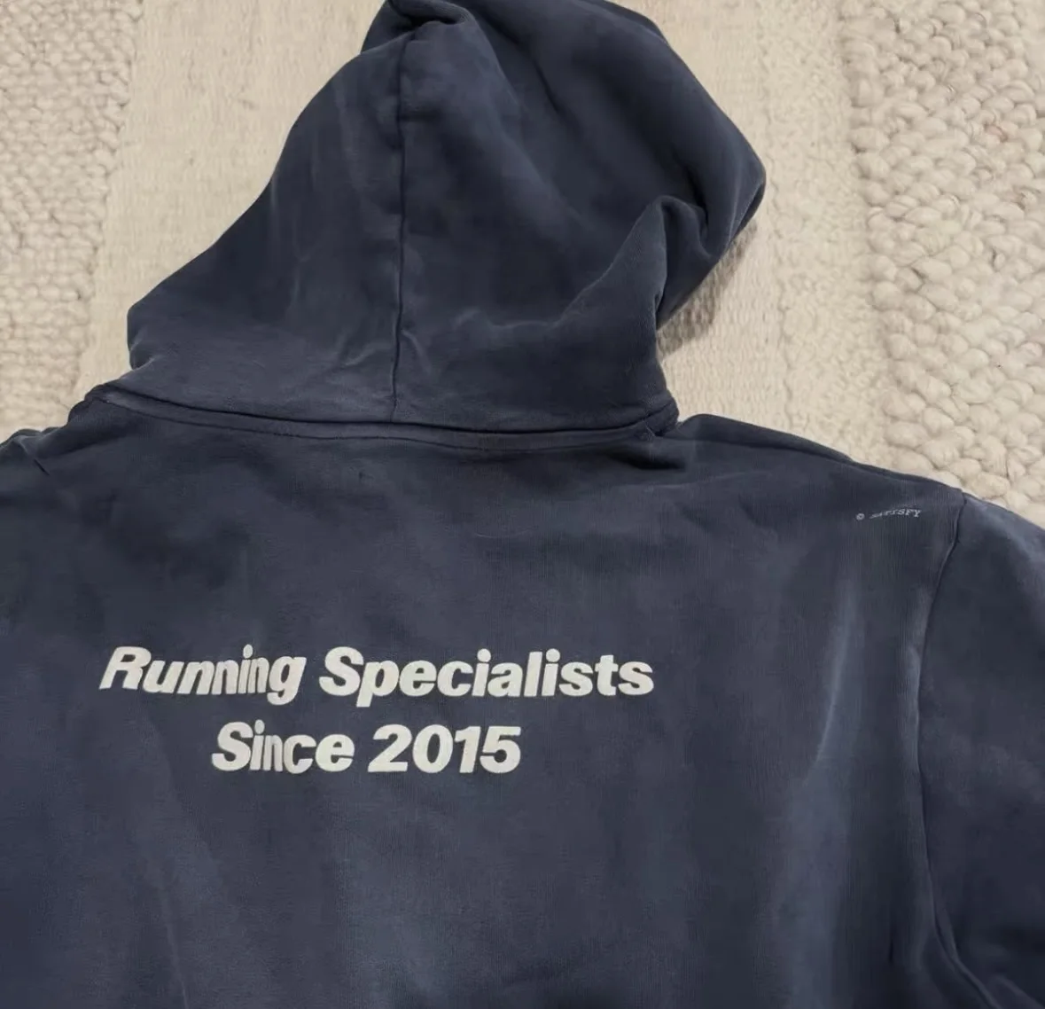 SATISFY front and rear letter print hooded pullover sports sweater