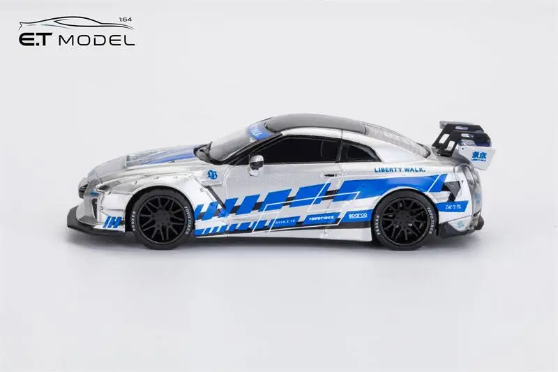 

(Pre-order) 1:64 R35 LB Widebody FNF Silver Blue Limited499 Diecast Collector's Vehicle Model Car