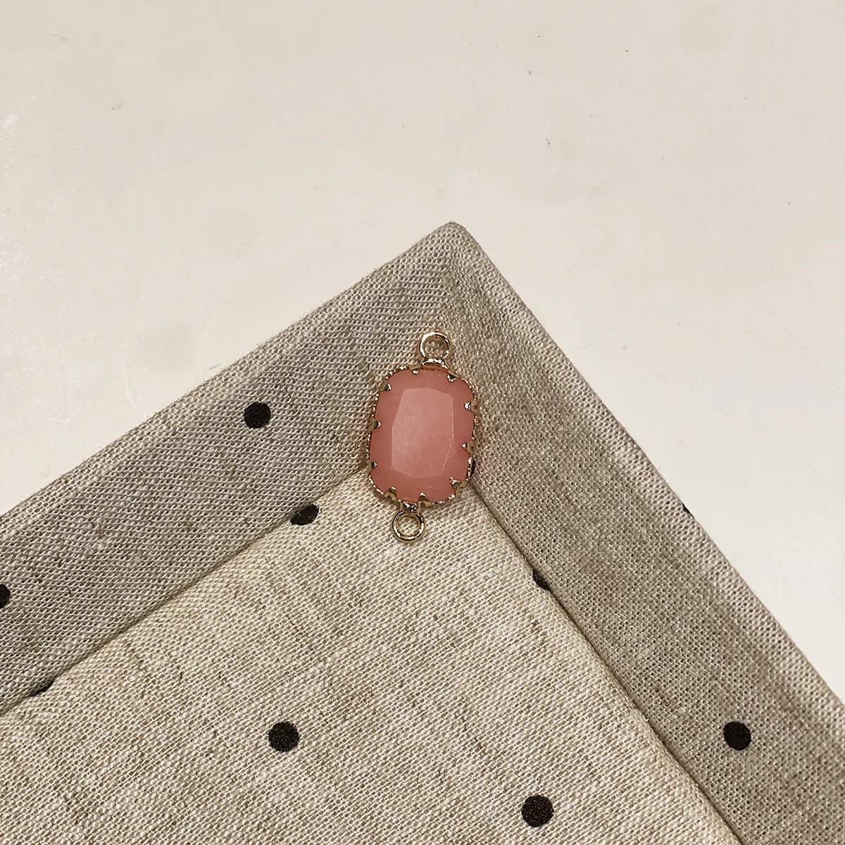 DIY Kleiner Verbinder aus Naturstein, Facettierter Dialogit-Verbinder 13x25mm für Schmuckherstellung, DIY Halsketten- und Armbandzubehör – Detail 3