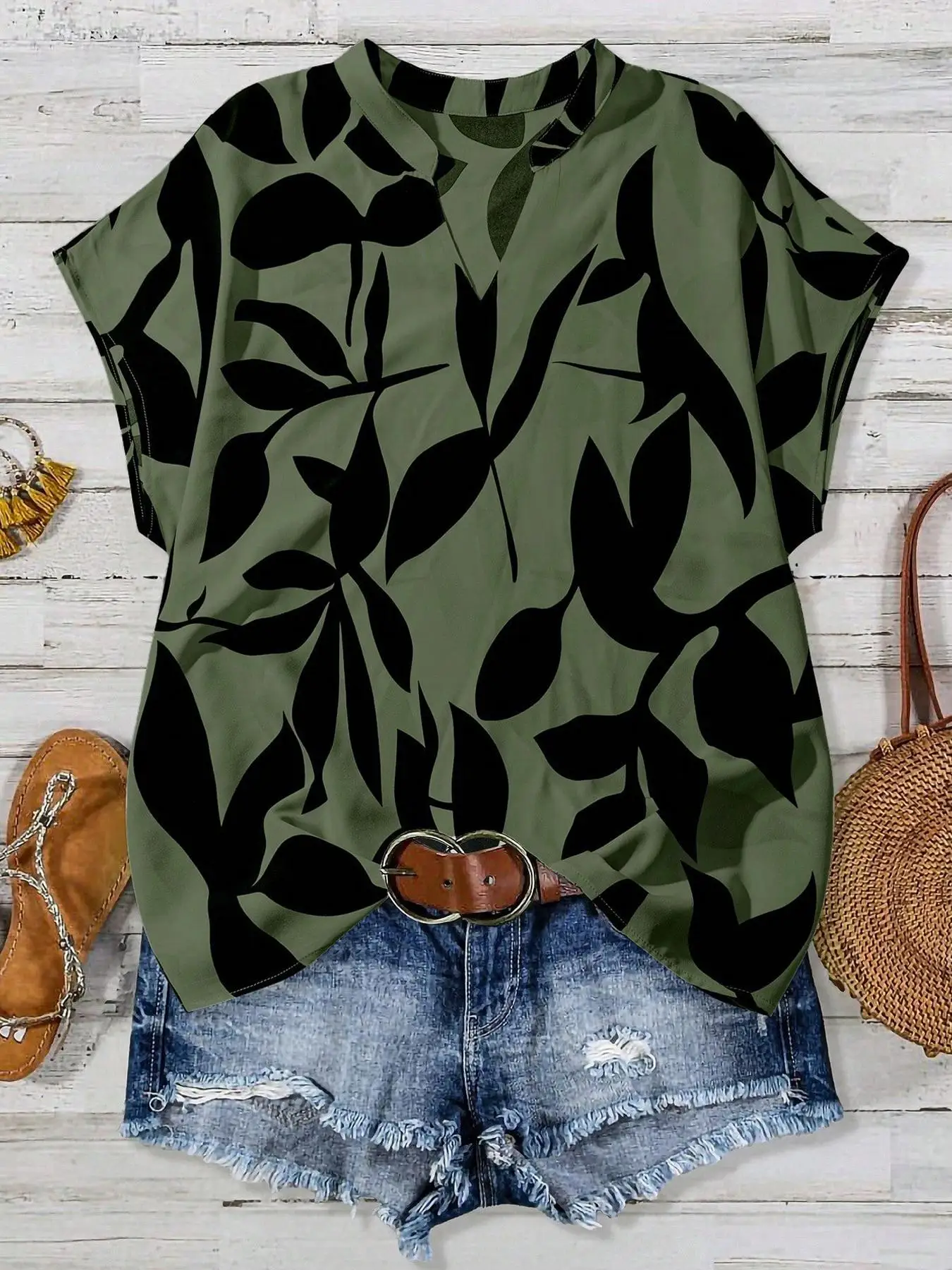 

Plus Size Women's Shirt, Casual Loose-Fit Summer Top, Moderate Fabric Thickness, Comfortable Daily Wear, Stylish Ladies Clothing