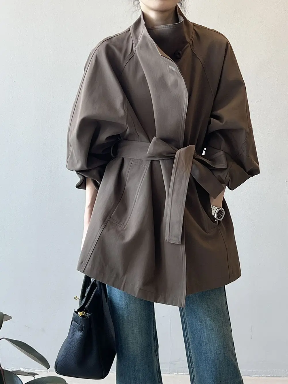

British-style Stand-collar Silhouette Workwear Coat for Women New Autumn Style with Belt, Mid-length Casual Windbreaker