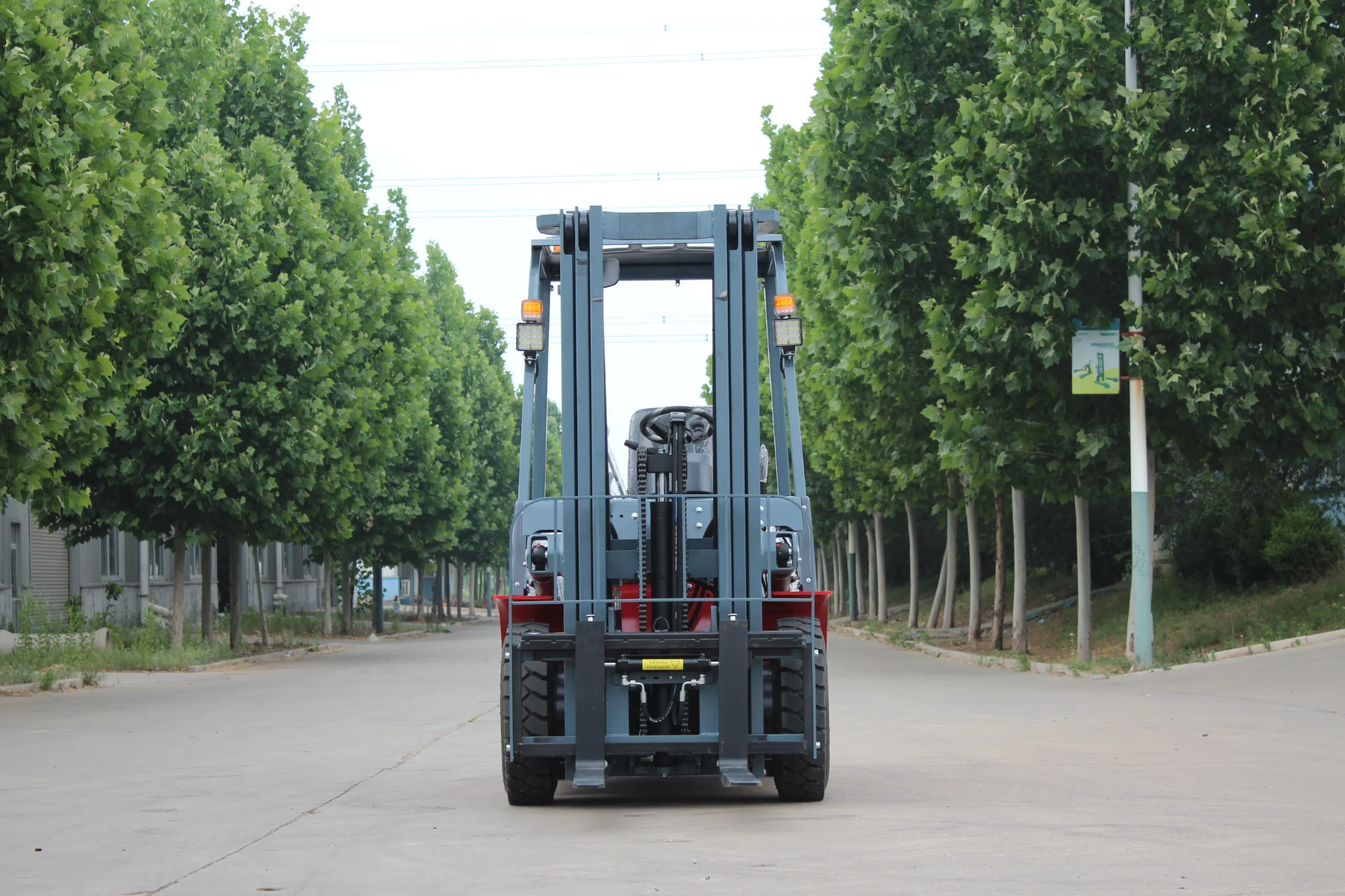 New Haili engine forklift 2 tons 4.5 meters, with three-stage mast side shift function