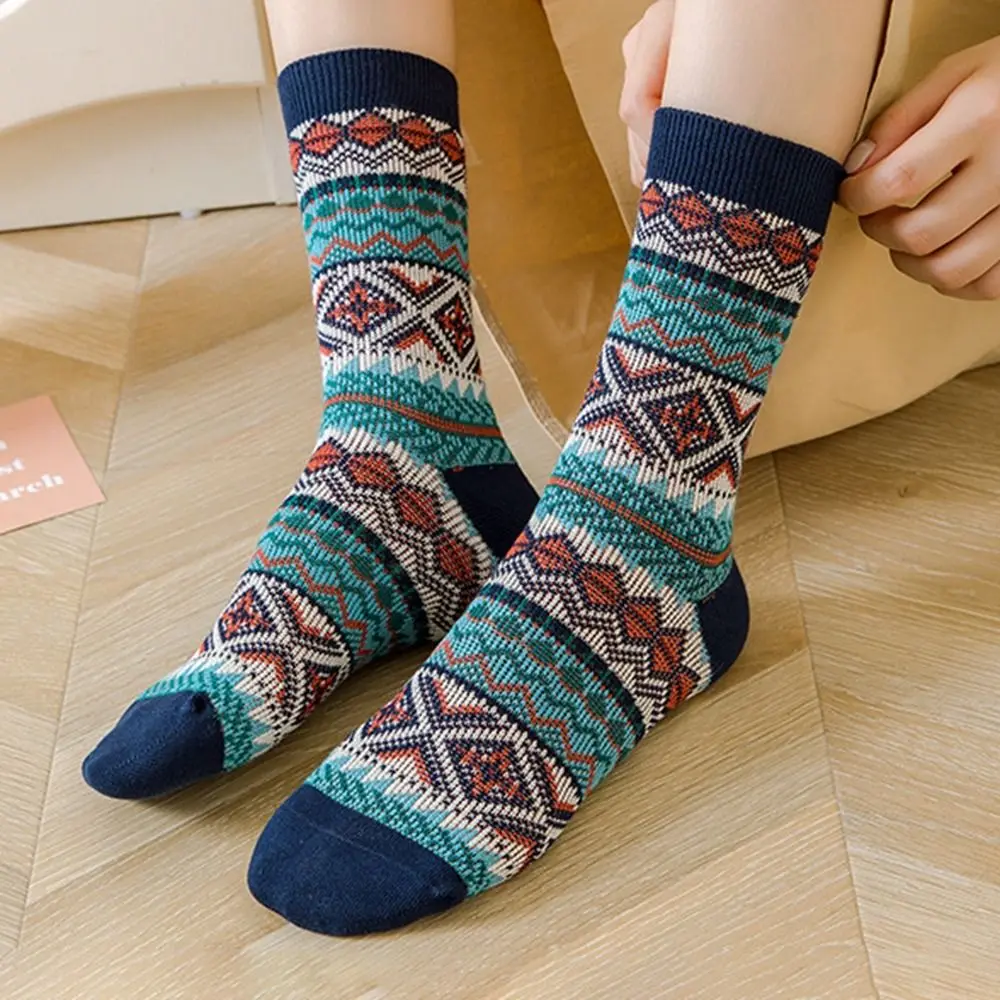 New Autumn and Winter Socks Retro National Style Tube Socks Fashion Combed Cotton Sports Socks for Men and Women Couples