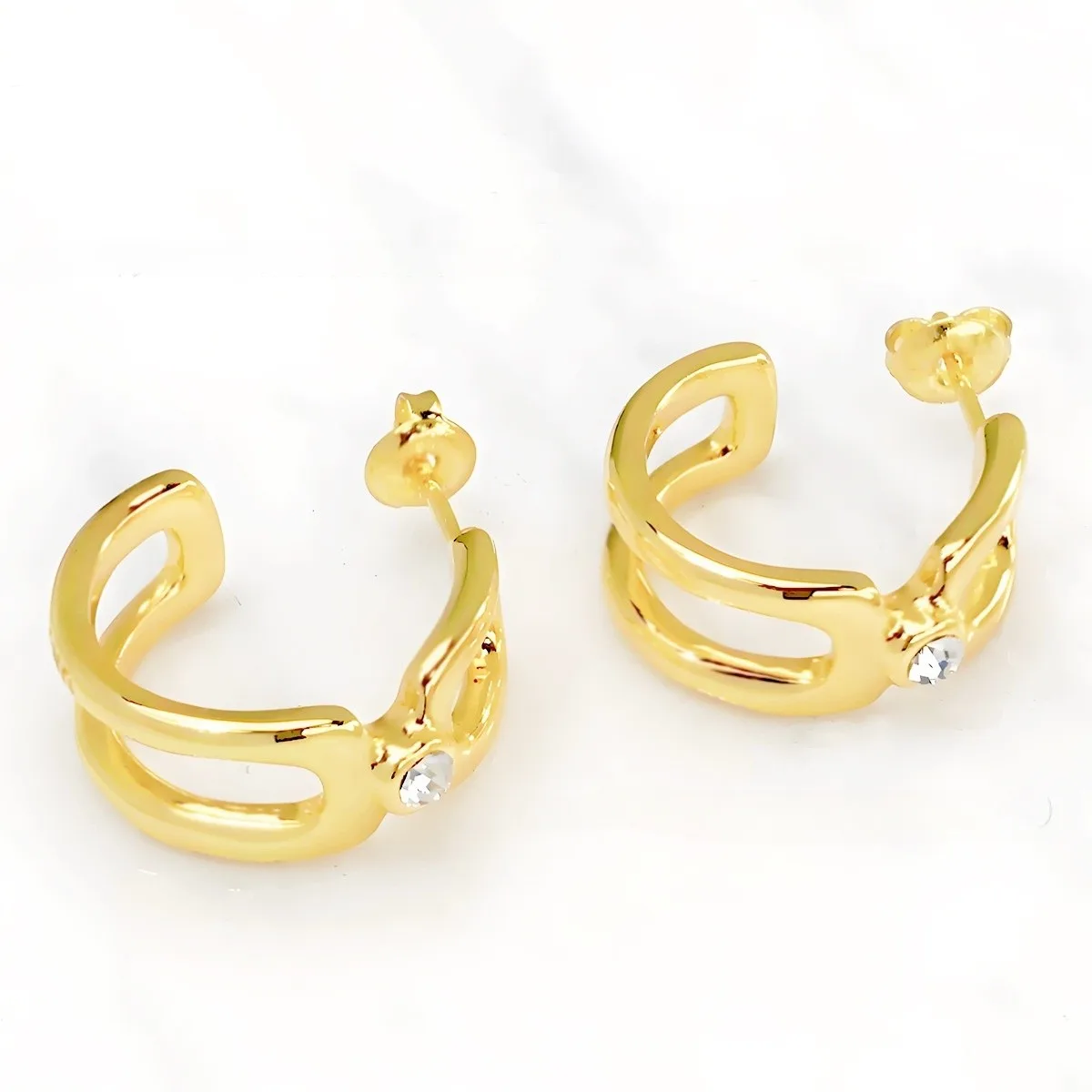 

Лето 2025 г., изысканные персонализированные золотые и серебряные полые линии, серьги с цирконом, женские ювелирные аксессуары, подарки для банкета