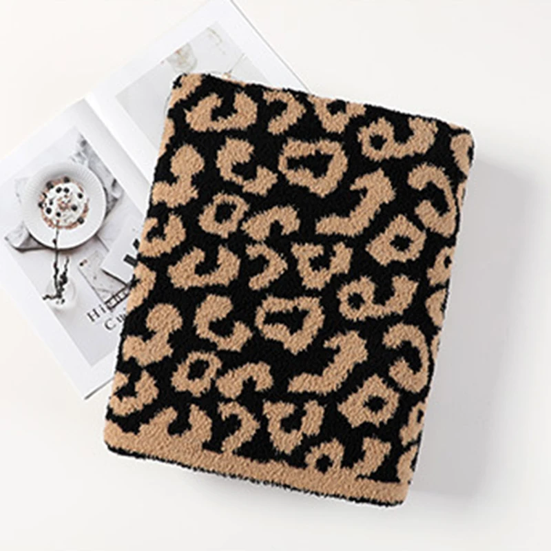 Luxury jacquard knitted blanket Tatami bed cover car blankets Plush leopard print quilt Travel blanket for decoration and outing