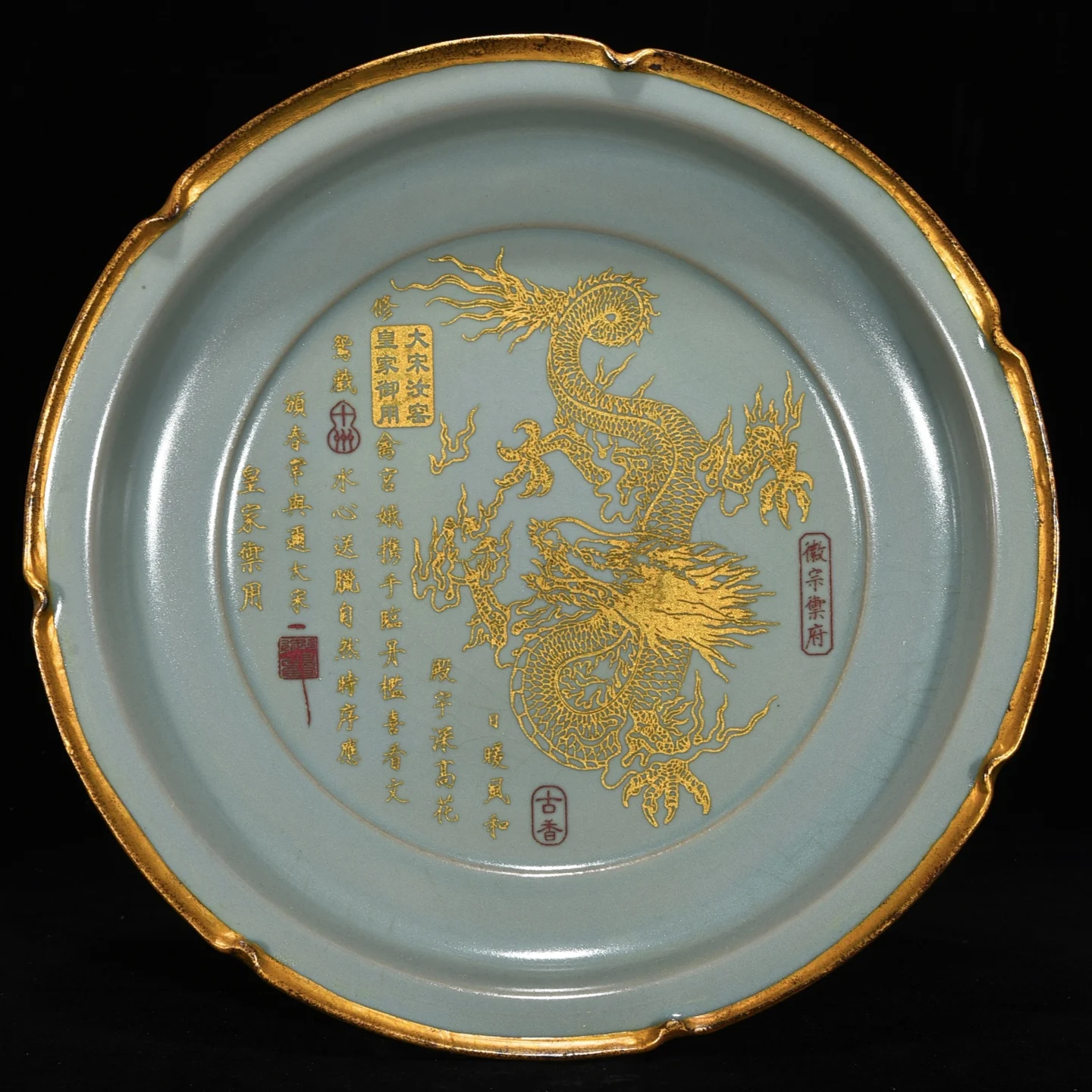 

Song dynasty Ru kiln gilded dragon pattern sunflower-shaped dish with inscribed rim