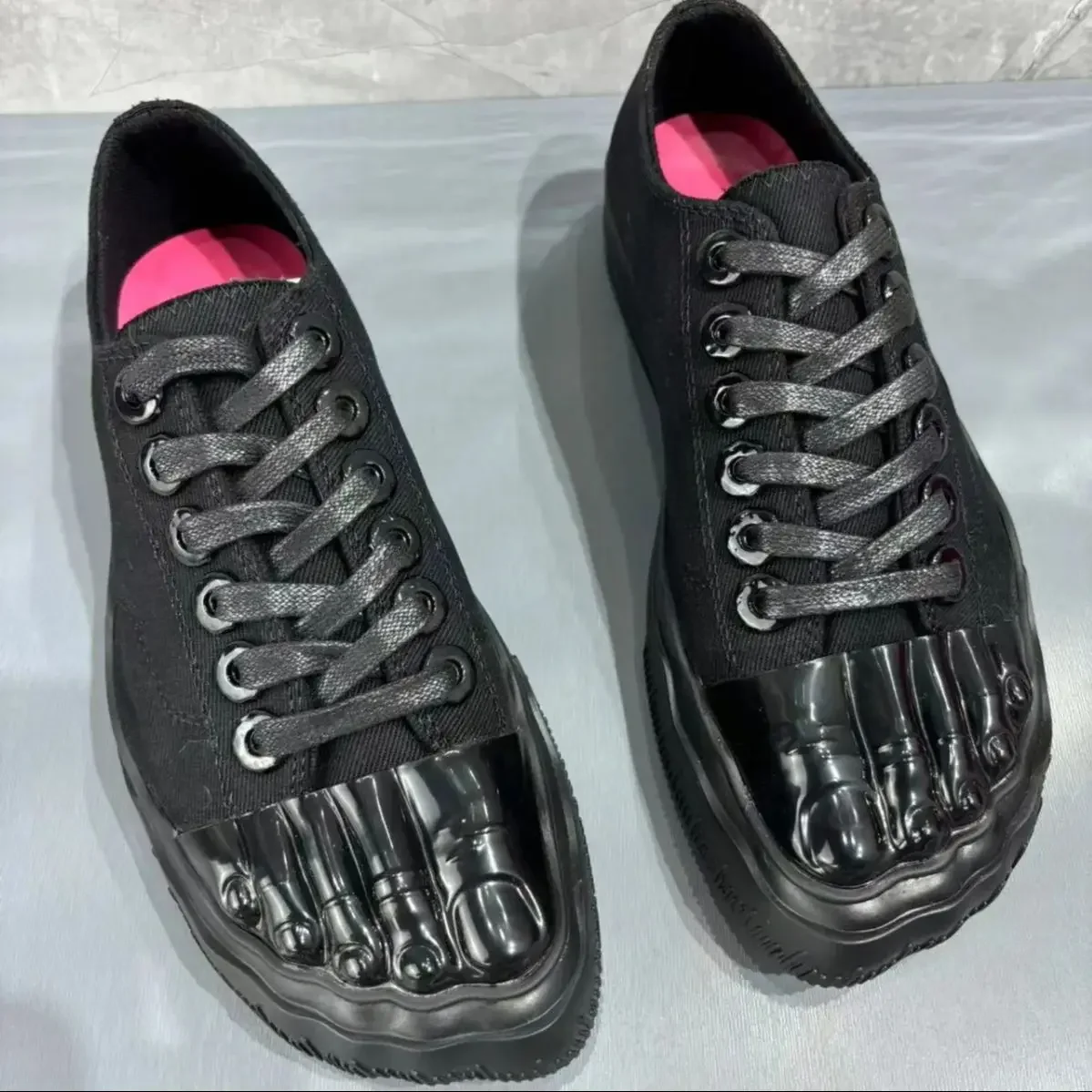 Gold Five Fingers Canvas Flat Sneakers Metal Decor Unique Design Casual Sports Shoes Trendy Lace-Up Couple Plus Size Shoes Women