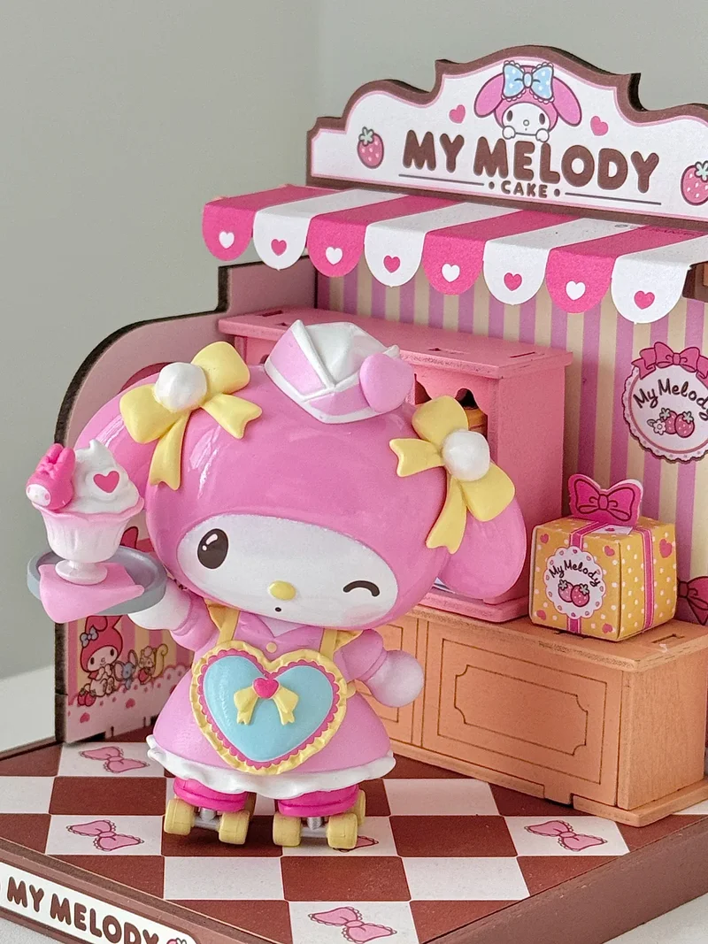 

Toptoy Family Roller Skating Western Restaurant Series Blind Box Kuromi My Melody Pompompurin Handmade Cute Desktop Ornament