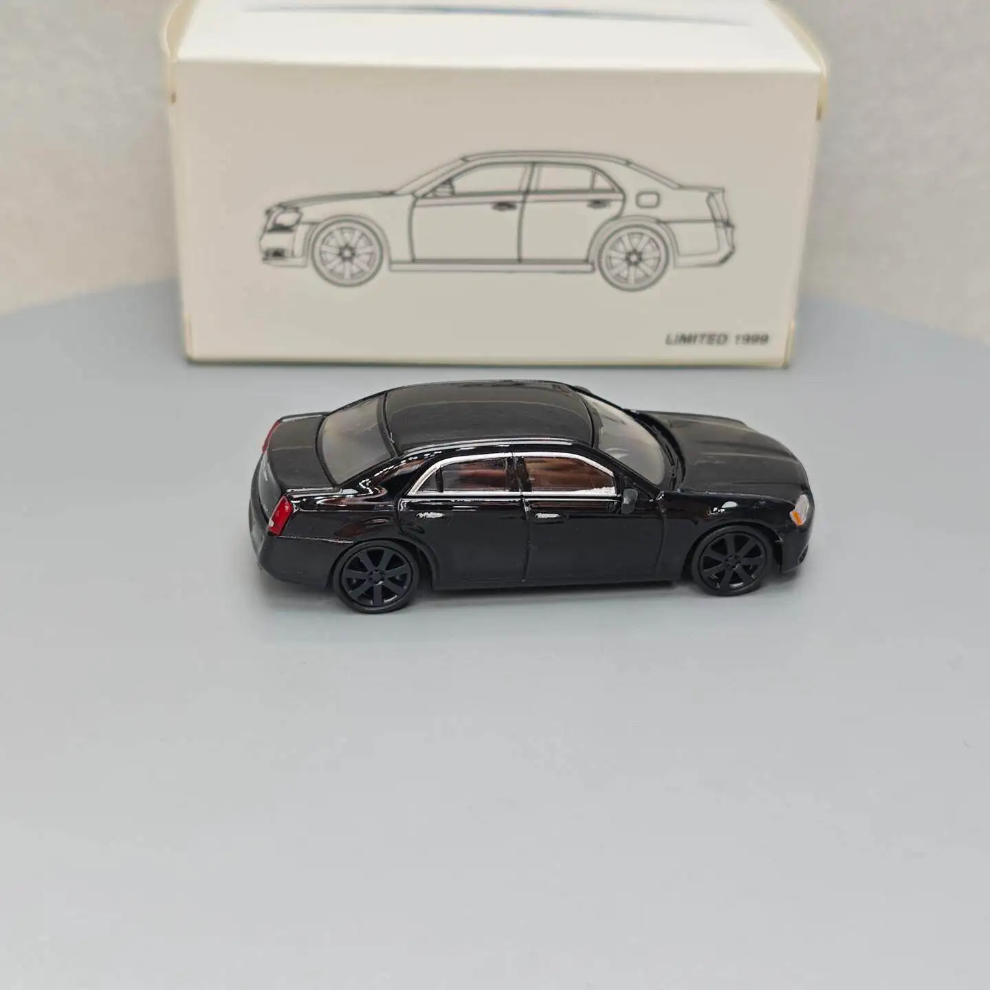1:64 Chrysler 300c Alloy simulation Mini Car Model Hobby Collection Decoration Toy Gift