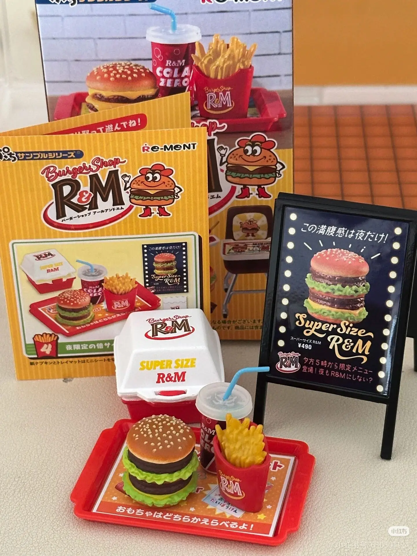 Genuino en Stock Re-Ment Chocolate World hamburguesa modelo sala de postres escena en miniatura caja ciega decoración regalos para niñas