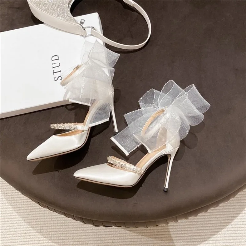 2024 Womens Pointy Toe Bow Mesh Stilettos High Heel Rhinestones Crystal Shoes Wedding Bridal Party Sexy Black White Women Shoes