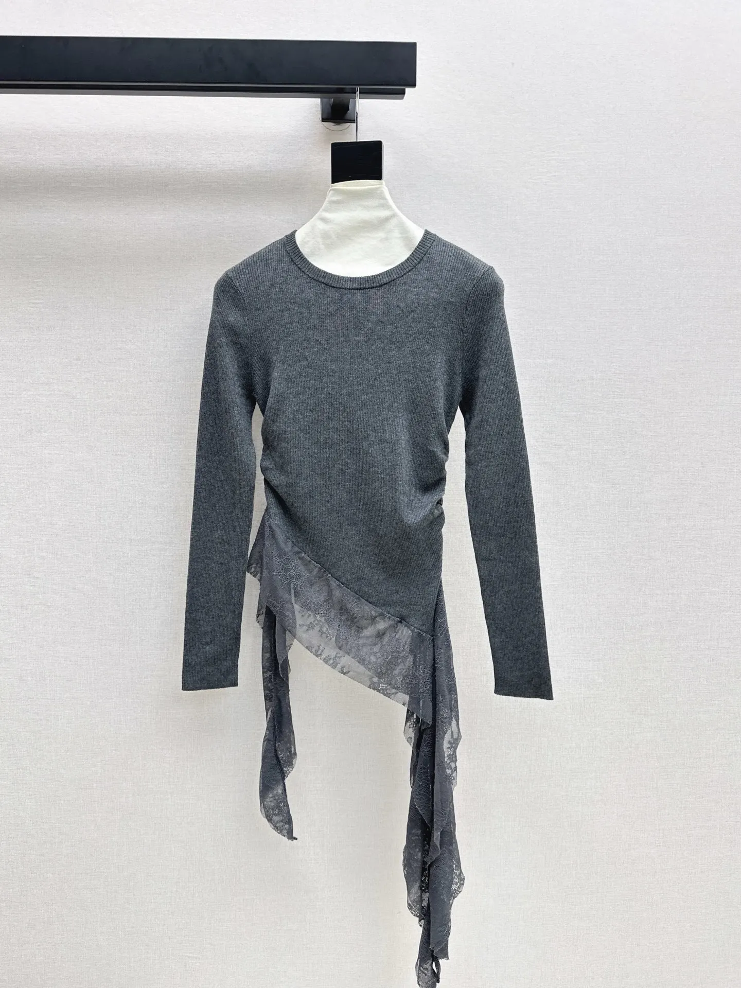 

High quality autumn women's lace patchwork irregular long sleeved round neck knitted sweater slim fit versatile top