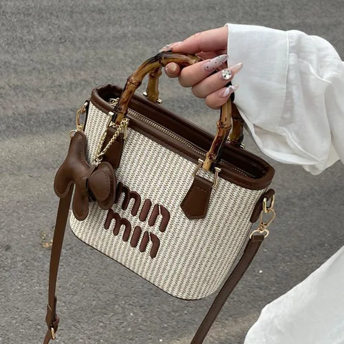 Bolso bandolera para mujer, cesta tejida de fibra de bambú, bolso tipo cubo de agua con cierre de cremallera, versátil para ocasiones informales y formales