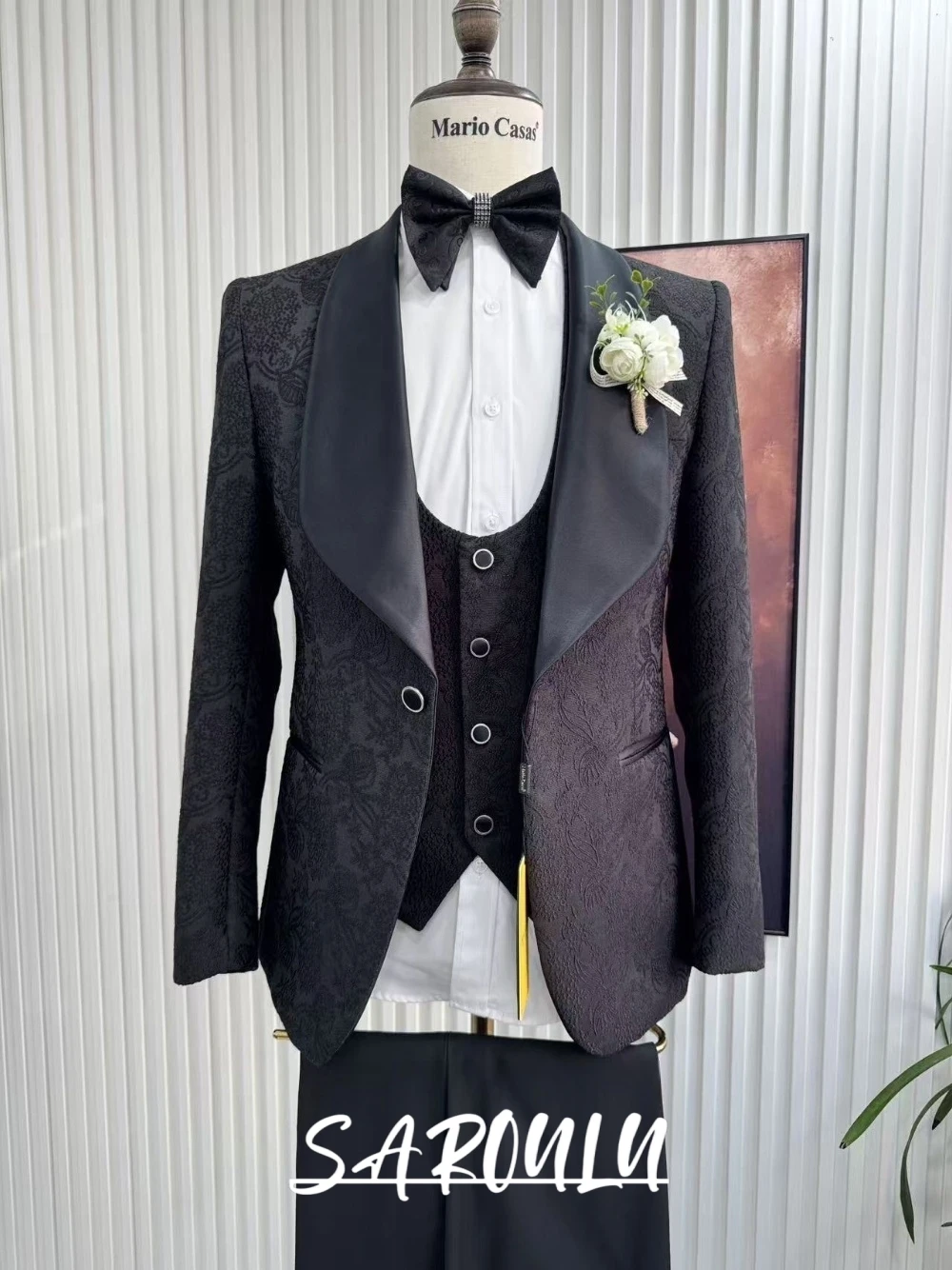 

Newest Slim Fit Men's Formal Tuxedo Black Embossed Material With Satin Lapel 3-Piece Groom Wedding Party Outfit Charming Suit