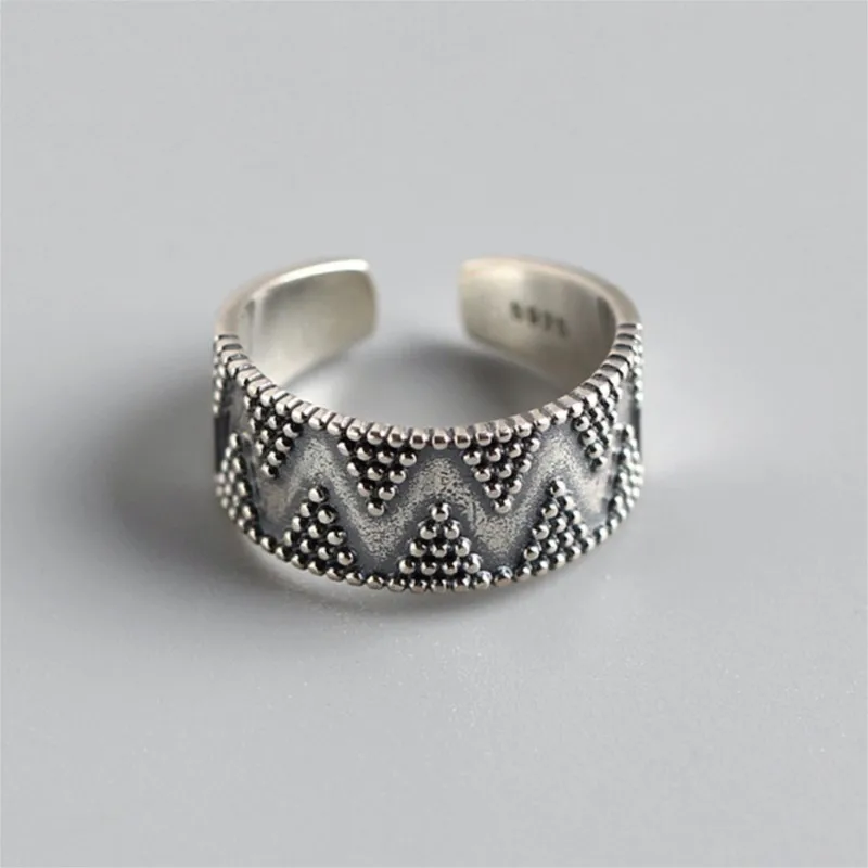 

Simple Creative Dot Wave Triangle Geometric 925 Sterling Silver Jewelry Wide Face Retro Exquisite Opening Rings R031