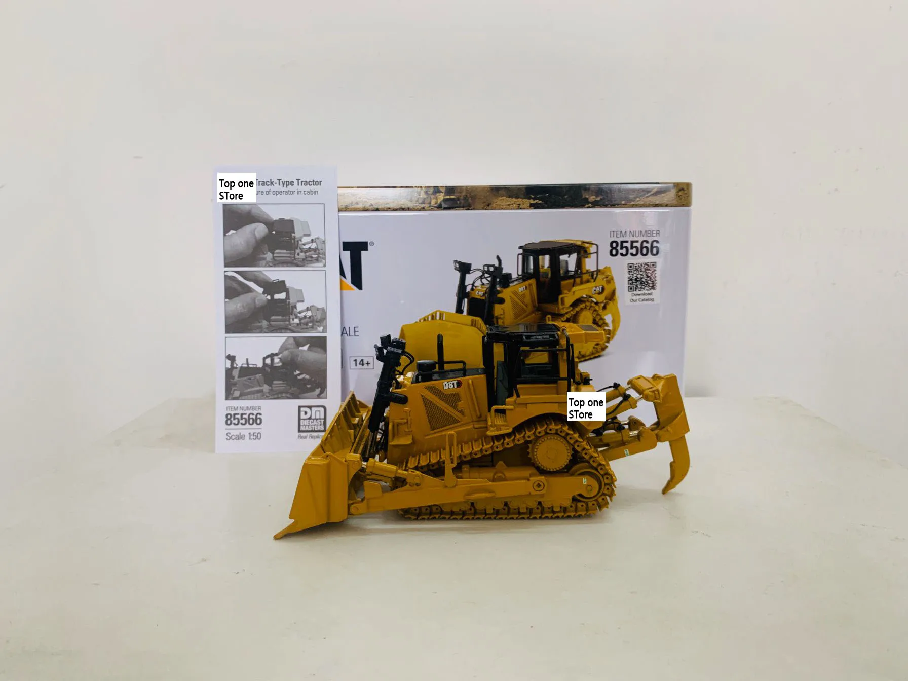 

D8T TRACK TYPE TRACTOR DOZER 1/50 SCALE BY DIECAST MASTERS DM85566