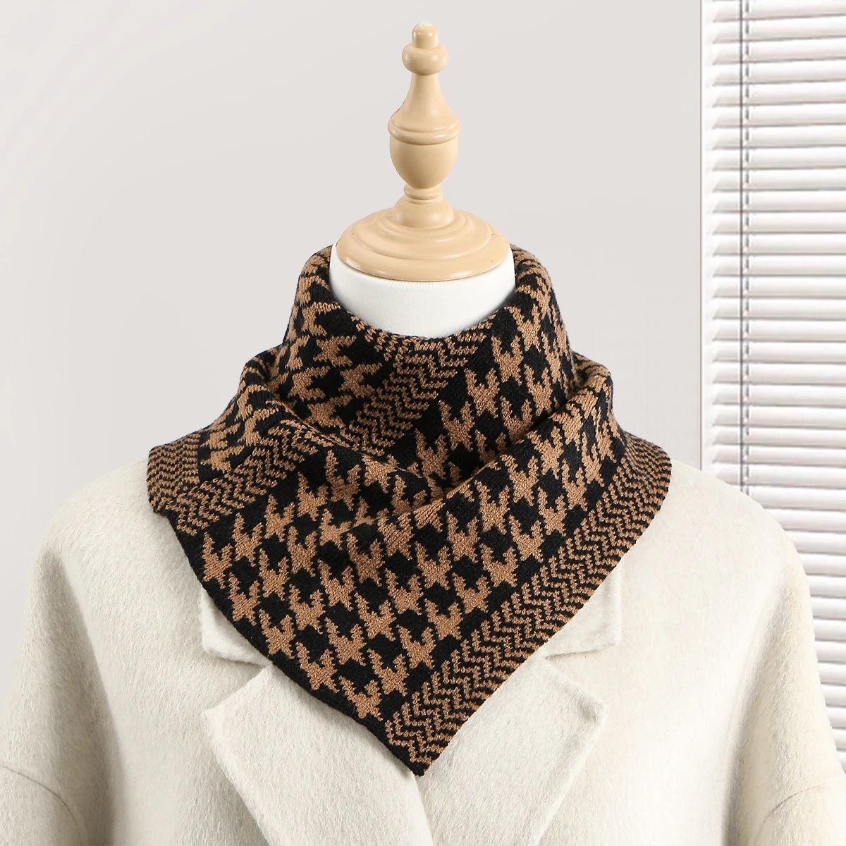 Warm Neck Houndstooth Knit Tri - Women'S Korean Accessories 评论和价格