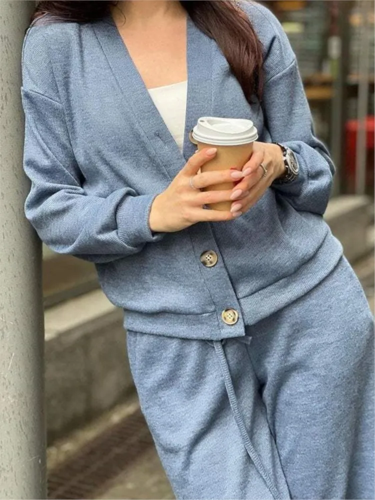 Autumn And Winter Women\'s Sports Cardigan Suit Fashionable Casual Suit V-neck Single-breasted Cardigan Top Lace-up Two-piece Set