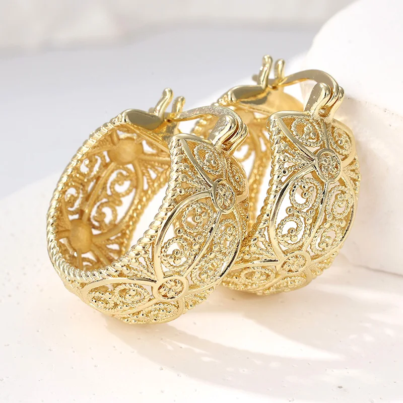 Vintage Art Hollow Pattern Gold Round Elegant Women's Earrings Accessories, Exquisite Gifts for Festivals and Parties