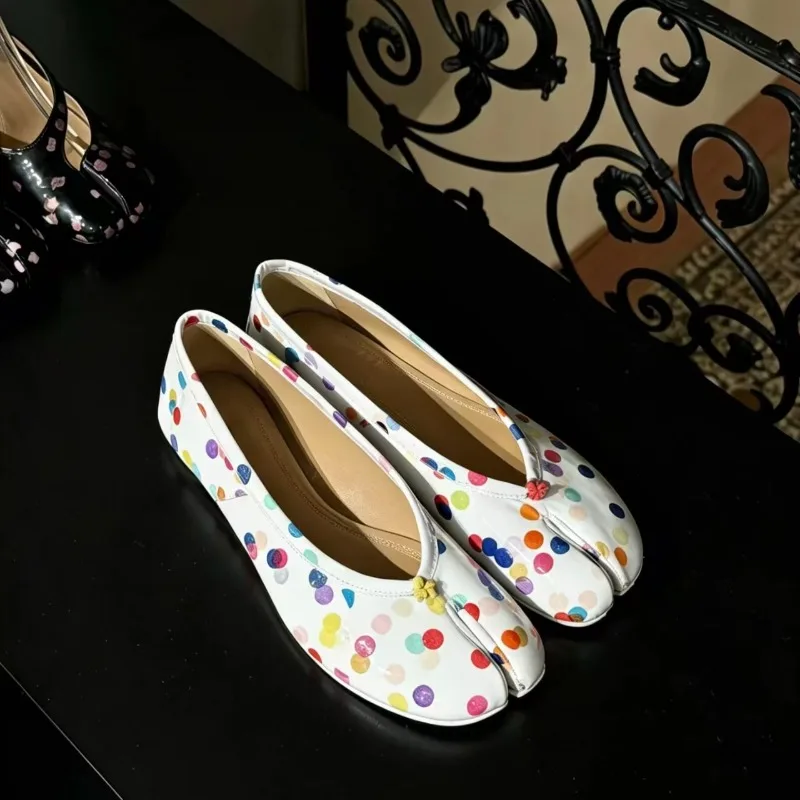 French Colored Flat Shoes for Women, Soft and Shallow Mouthed Split Toe Pig Trotter Shoes Spring and Summer New Bean Shoes