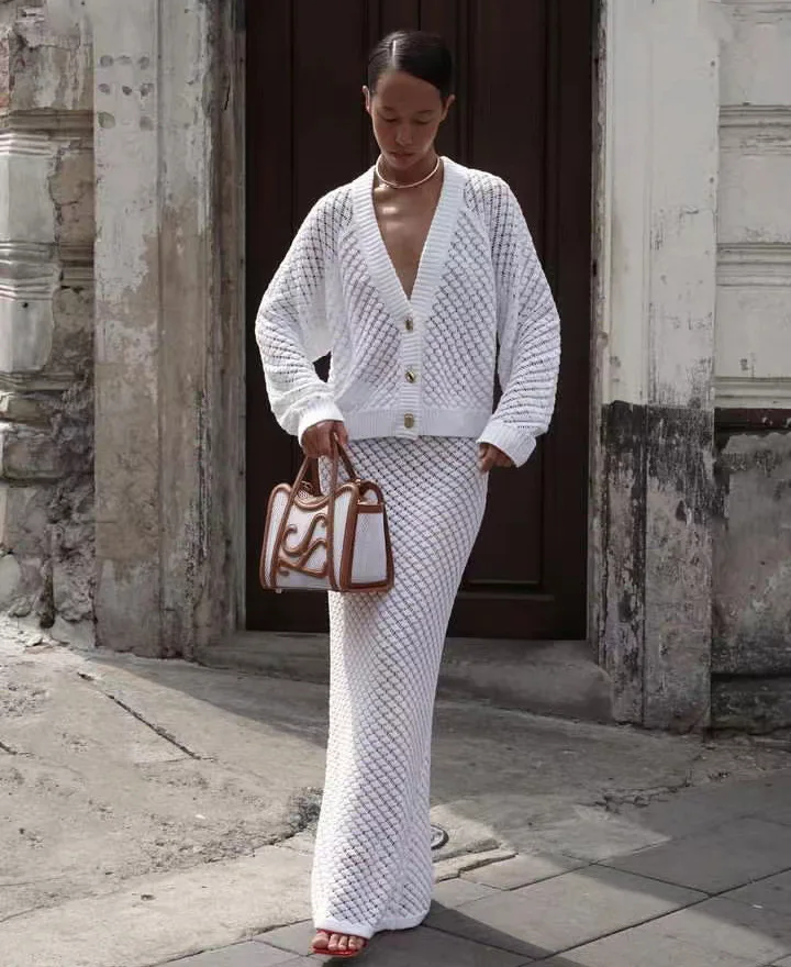 Crochet Hollow White Out Set da 2 pezzi elegante Cardigan corto con scollo a v lavorato a maglia elastico in vita Maxi gonna Set abiti da ritorno a casa 2024