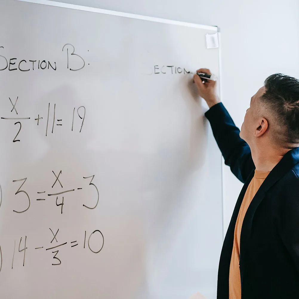 

125 шт., универсальные пряжки для крепления ручек, пластиковый зажим для доски, органайзер для школьных канцелярских принадлежностей, держатель для ручек, школьные канцелярские принадлежности