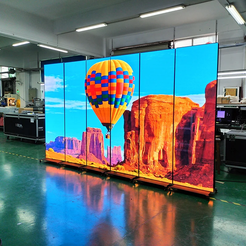 Cartellone pubblicitario a LED 4g Wifi Video digitale da pavimento per interni Pubblicità Display per poster a LED P2.5 Schermo per poster a LED mobile