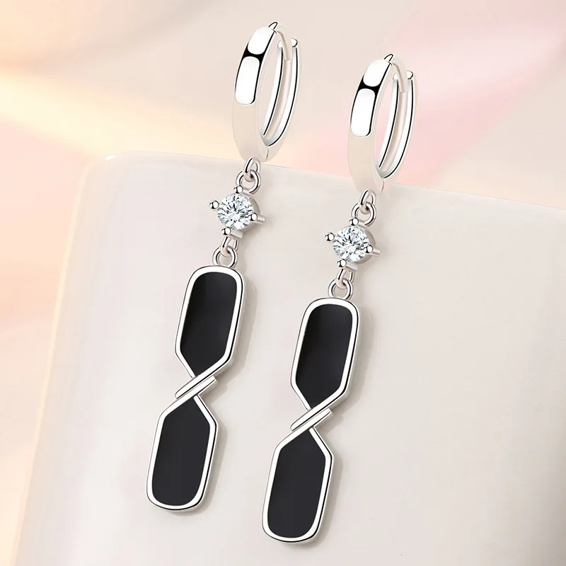 New Fashion Long Drop Earrings Smooth Huggie With Rectangular Geometric Pendant Black Epoxy Female Charm Dangle Ear Jewelry Gift