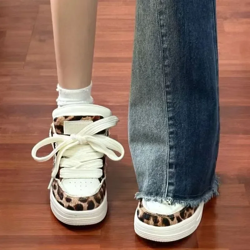 2024 High Quality Women's Shoes Spring and Autumn Fashion Round Toe Leopard Print Color Low-top Lace-up Women's Sports Shoes