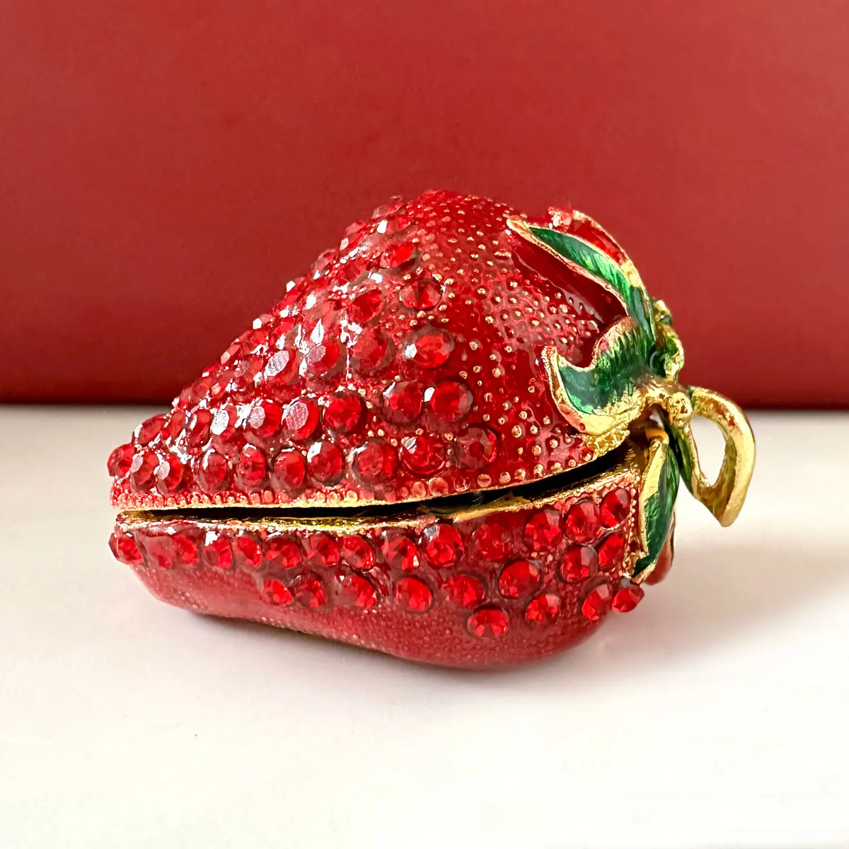 

Crystal Metal Strawberry Jewelry Trinket Box Earring Ring Storage Case Miniatures Figurines Souvenirs DIY Crafts Birthday Gift