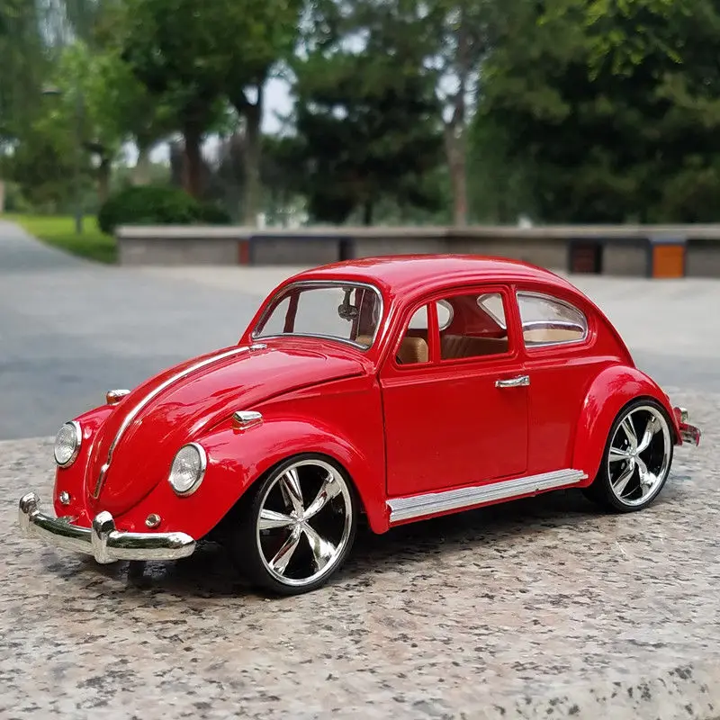 1:18 Retro Classic Car Volkswagen Beetle Four-door Metal Car Model Ornaments Simulation Alloy Car Toy