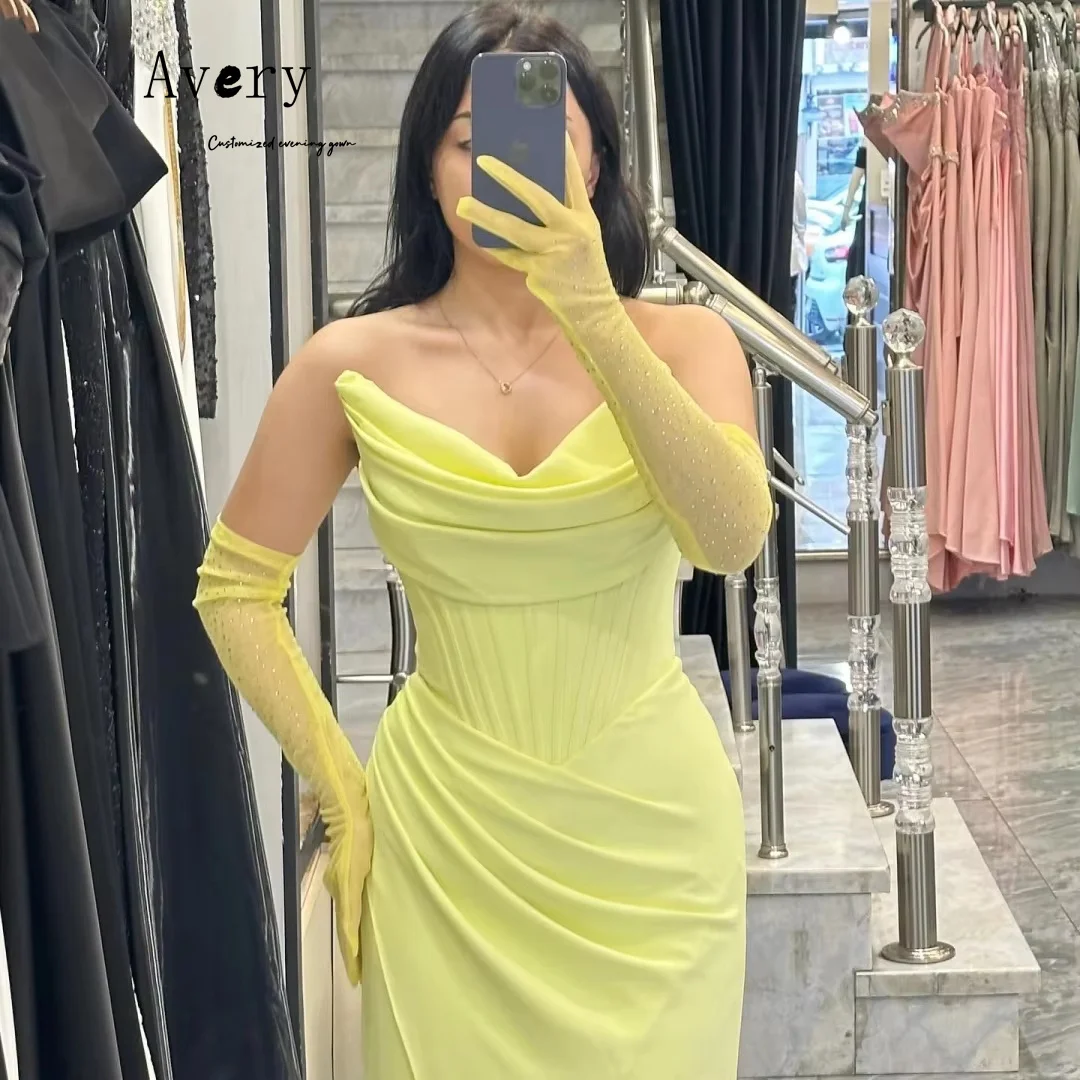 فستان سهرة نسائي من Avery بأكمام على شكل قلب أصفر مخصص قبالة الكتف لحفلات الزفاف فساتين حفلات أنيقة منحنية 2025 #3