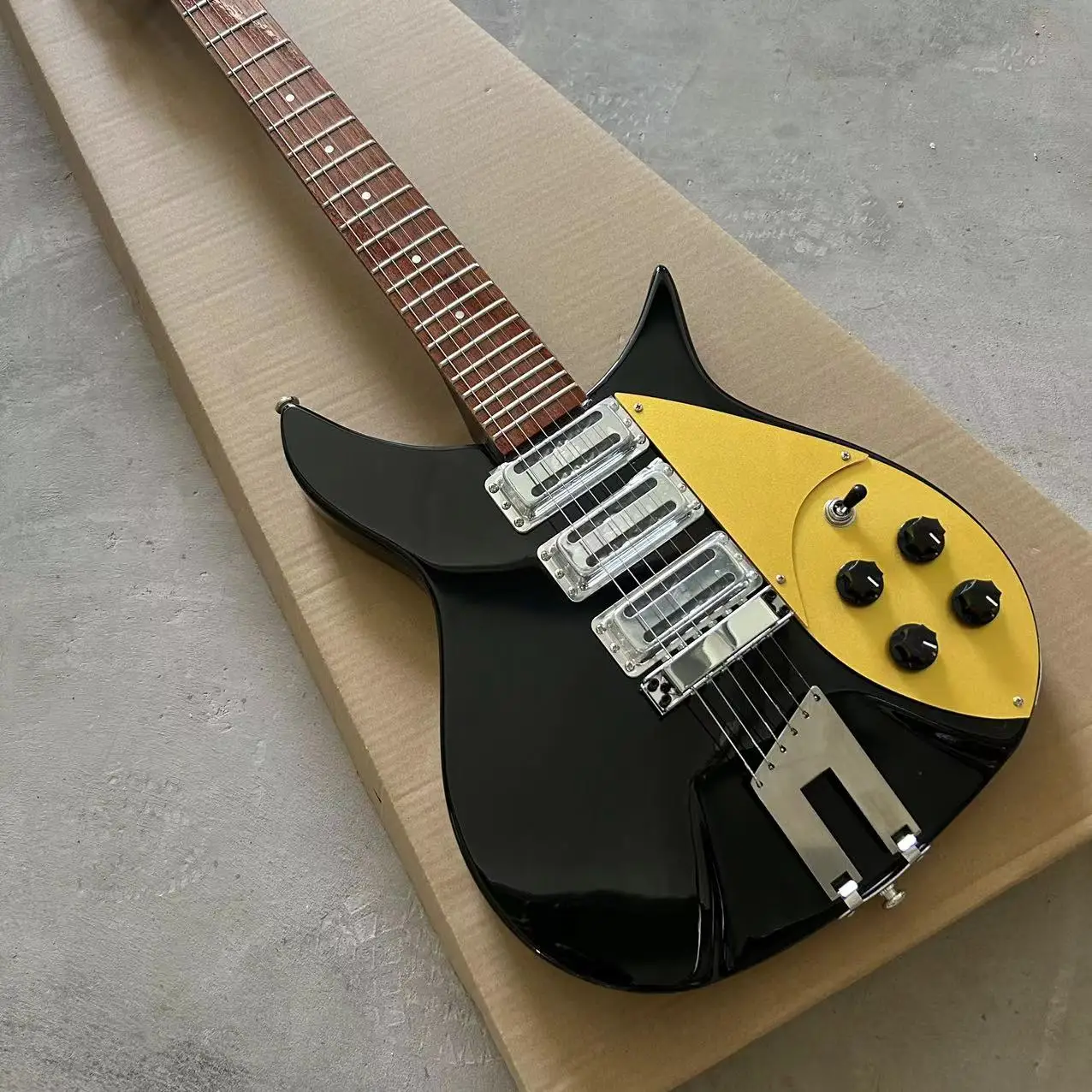 Rick en 325 electric guitar, black, gold color protective plate, 527mm effective string length, in stock, wholesale and retail