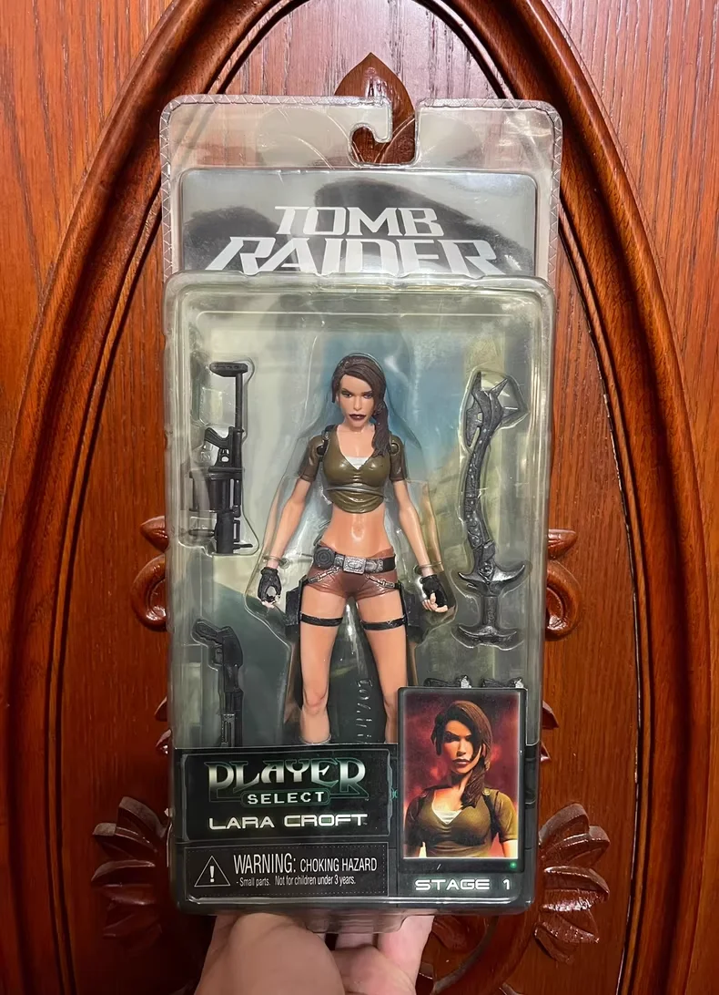NECA ララ・クロフト（トゥームレイダー）アクションフィギュア - 新品未開封、希少で絶版の一点物コレクターズアイテム