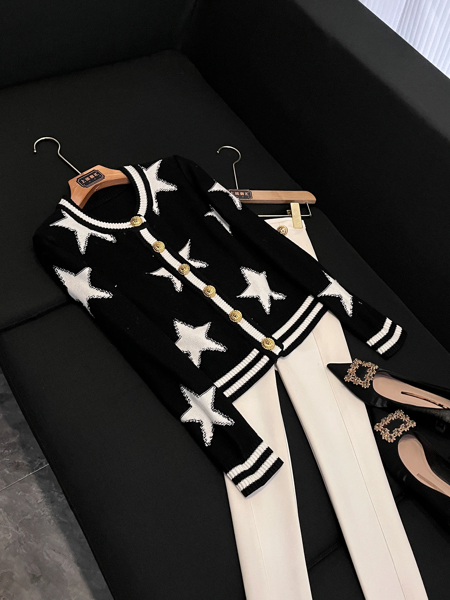 

Spring 2026 Women's ort Knitted Cardigan Star Pattern Color Blo Design Gold Button Long Sve round Ne Pullover Sweater