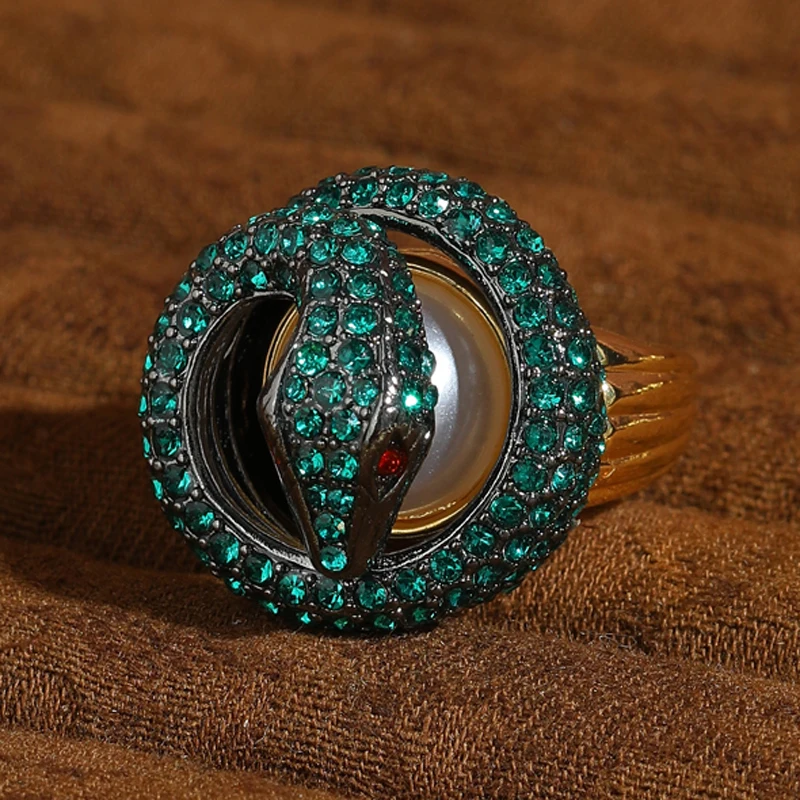 

Vintage Green Rhinestone Snake Rings Large For Women Christmas Accessories Luxury Jewelry Designer Quality Gift 2026 New Party