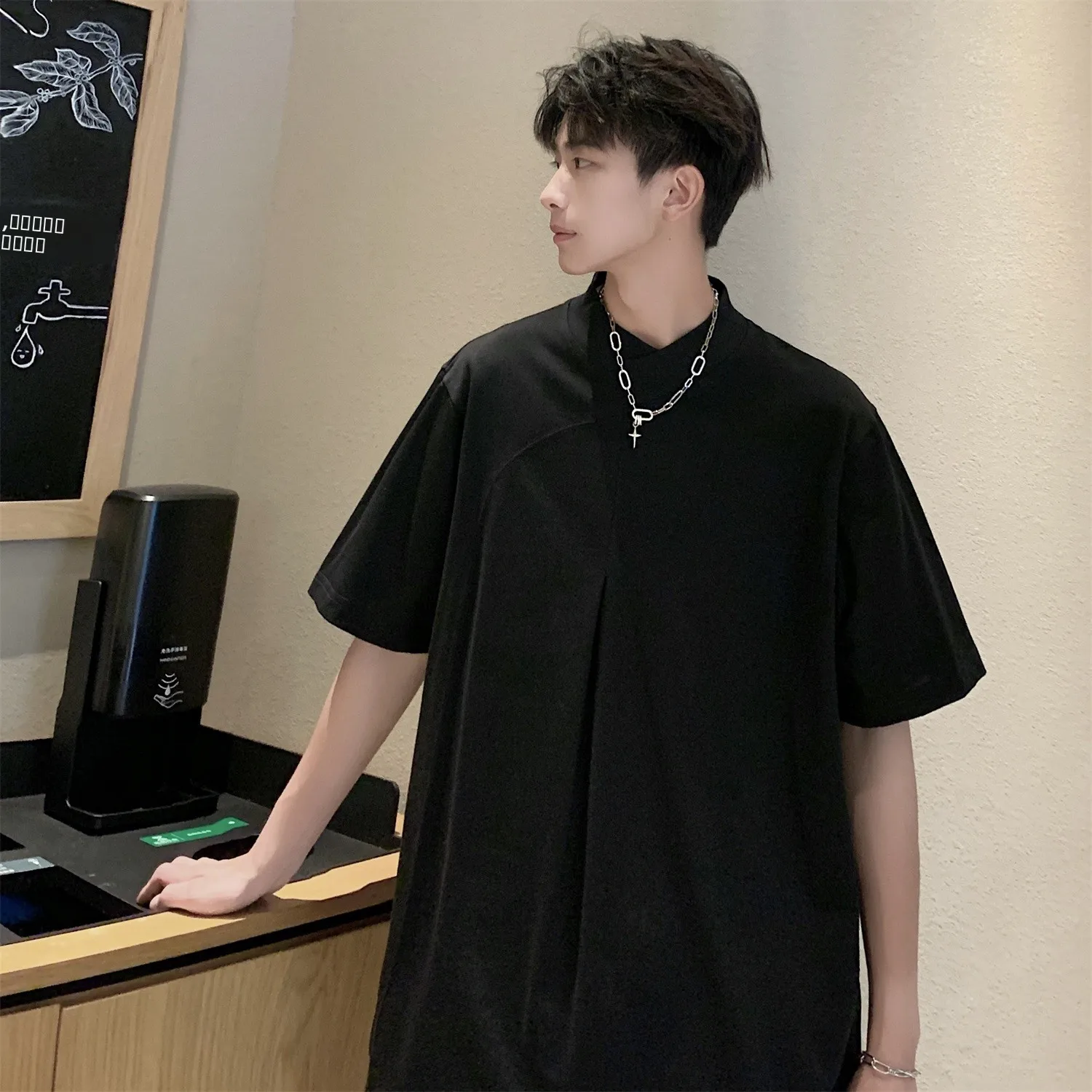 

Faionable Mens ort Sve T-irt f High Collar Unique Design Summer Youth Trend Loose Fit Sweat Absorbent Pure Color