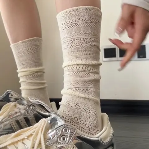 Sweet Mesh Hollowed Out White Pile Socks Transparent Nylon Lace Socks Thin Retro Flower Crew Socks Women Ladies