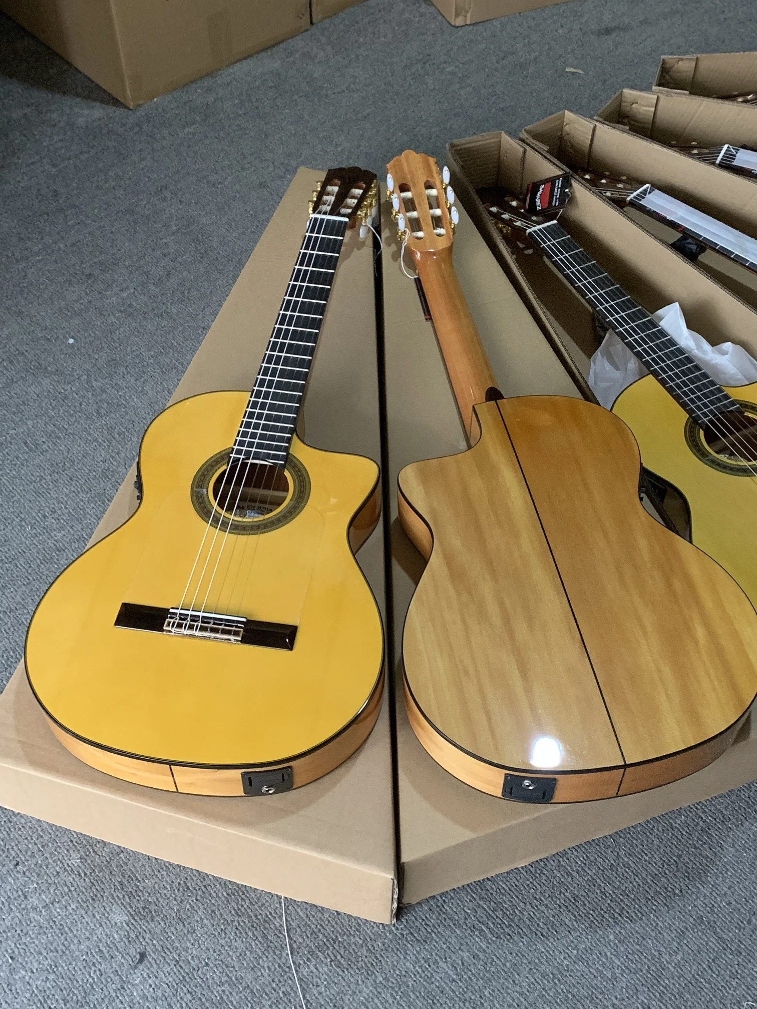 

Гитара для фламенко, 39 дюймов, тонкий корпус 67 мм, с звукоснимателем, из ели и кипариса, нут 52 мм