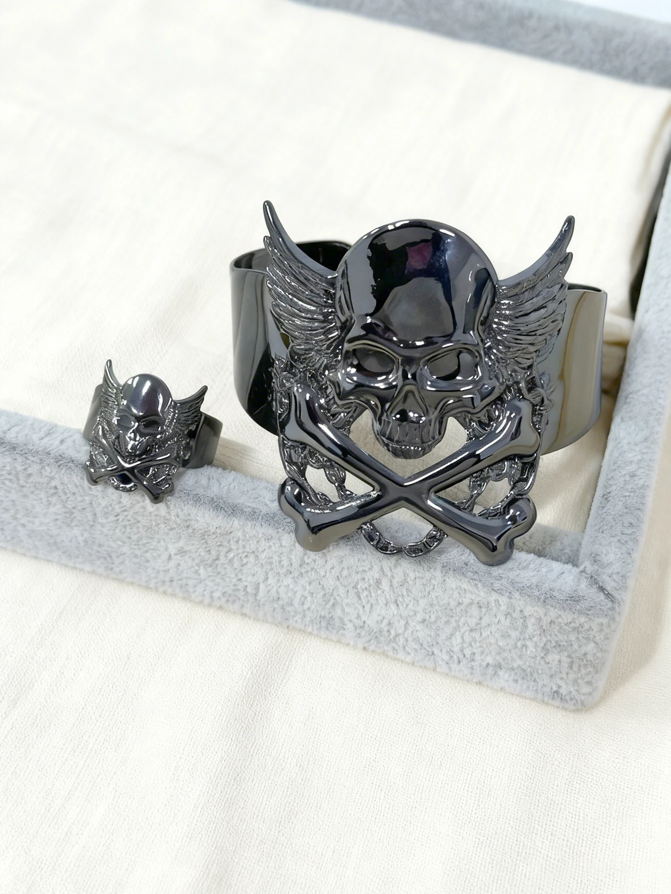 Punk Style Skull Bracelet and  - Gothic Skull Ring recension och pris