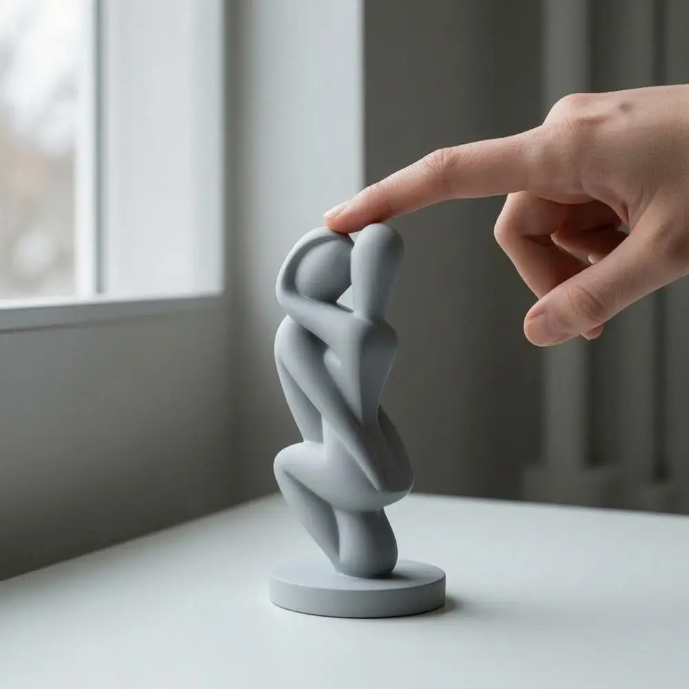 Easy Care Sculpture 3d Printed Hugging Couple Sculpture Abstract Embrace Figurine with Smooth Curves Modern Art Desk Decor