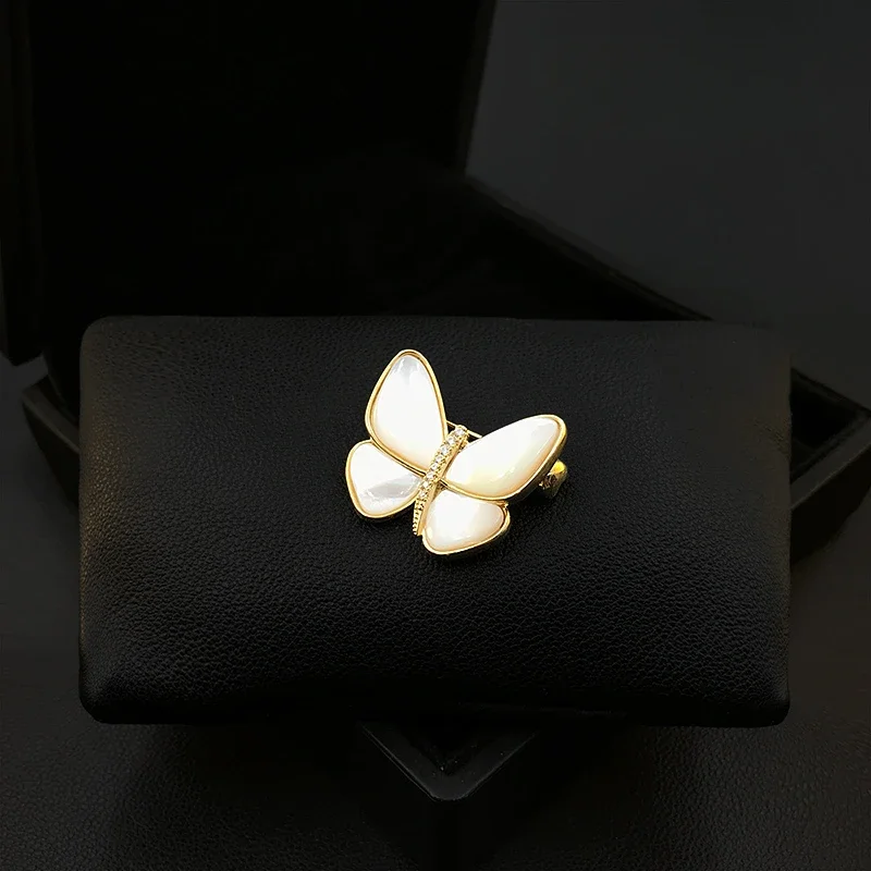 Classic Fashion Shell Butterfly Brooch Women Suit Neckline Accessories Coat Decorative Insect Corsage Cardigan Pin Jewelry 5565