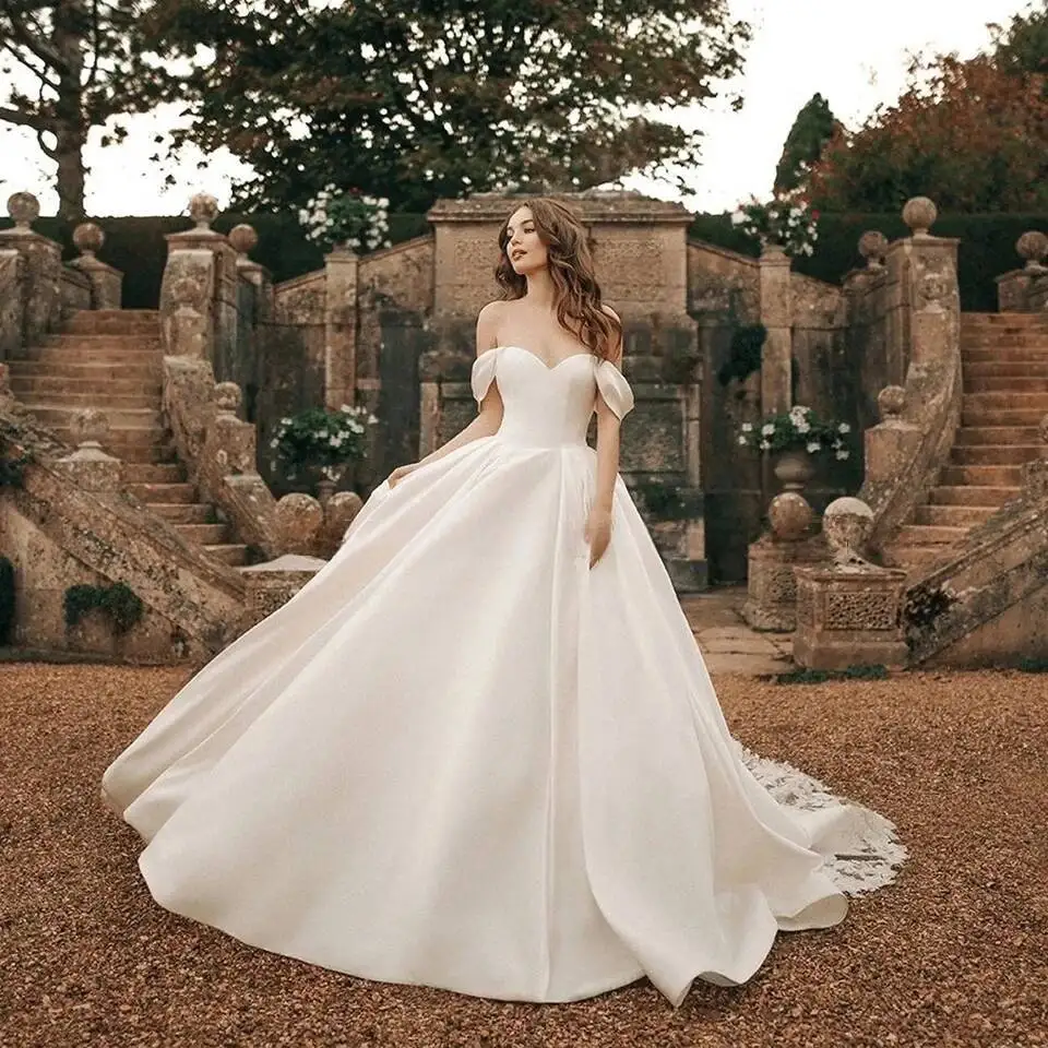 

Chapel Train Satin A-Line Wedding Dresses With Bow Back Lace Appliques Off Shoulder Elegant Bridal Gowns Sweetheart Neckline