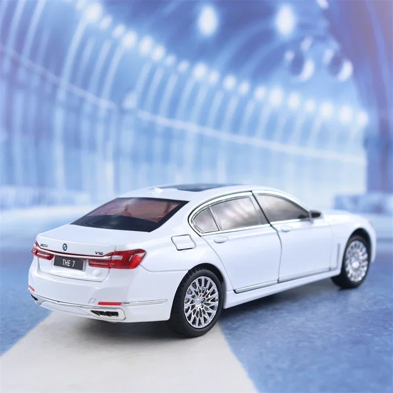 1:24 BMW 760LI High Simulation Diecast Metal Alloy Model car Sound Light Pull Back Collection Kids Toy Gifts A616