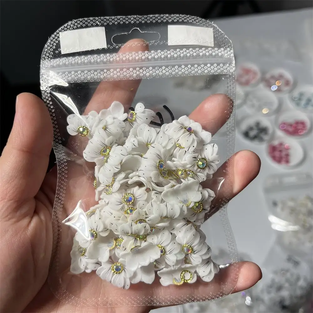 10 sztuk 3D wykwintne rzeźba wzór kwiatowy Nail Art Charms symulacja rzeźbione części Floret AB diament żywy motyl ozdoba do paznokci