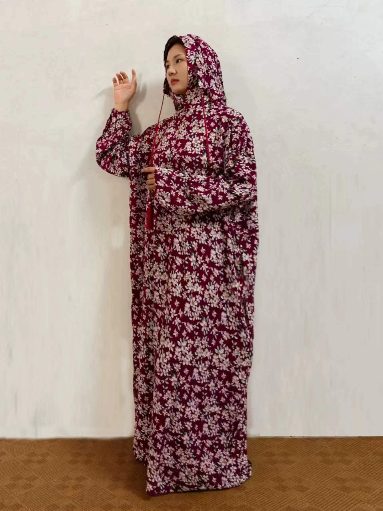 Nuevo vestido musulmán de oración con capucha de Ramadán África Dubai Türkiye bata islámica de manga larga con capucha vestido de mujer abaya islámico estampado