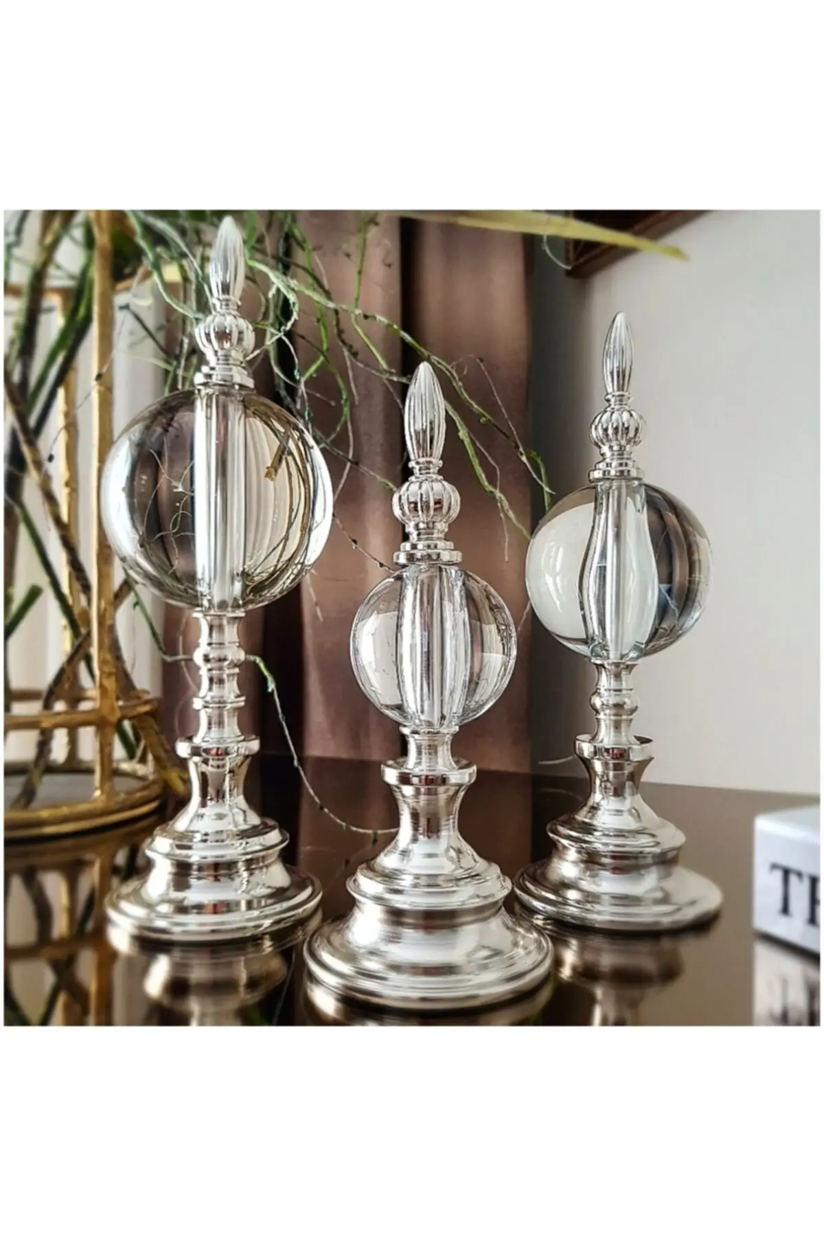 Bola Berkaki Tiga Logam Perak