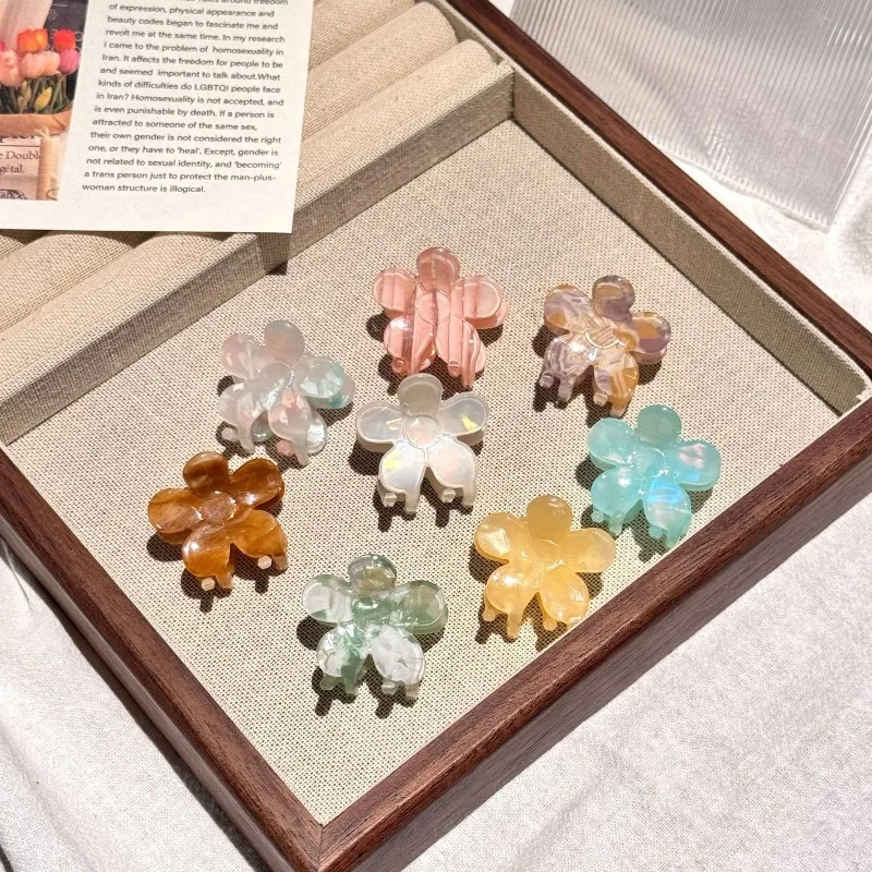 

Elegant Floral Small Hair Claws Acrylic Hair Barrettes Versatile Outdoor Styling Clips Fashion Sweet Hair Accessories for Ladies